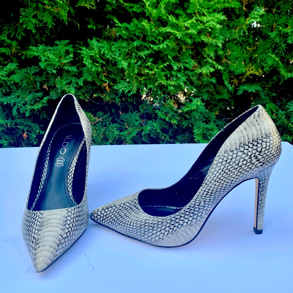 Snake Pattern Pumps